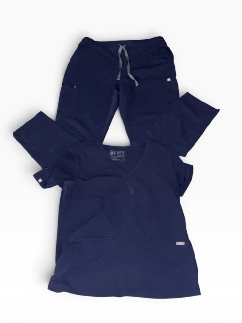 Figs Women’s Yola Skinny/Slim Scrub Pants & Casma Three-Pocket Scrub Top Navy M